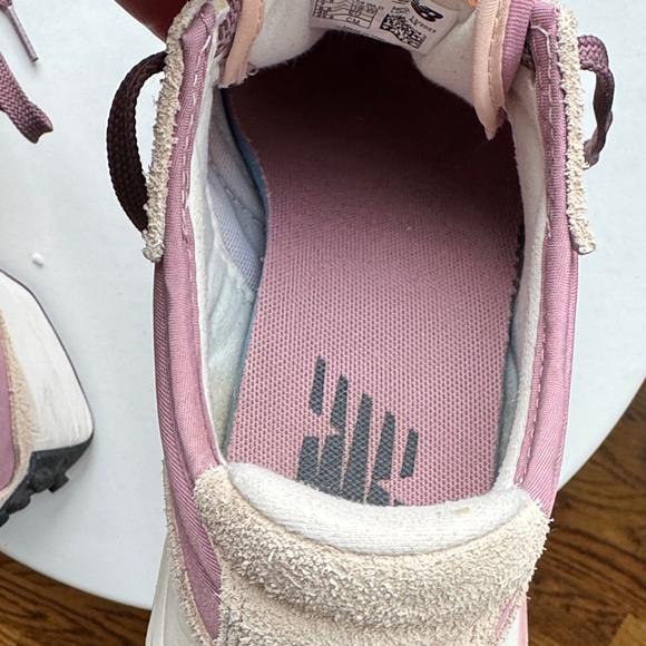 New Balance Women's 327 Sneakers Size 8.5 - Picture 13 of 16